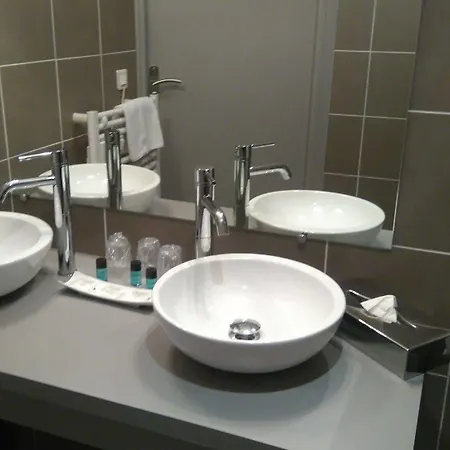 Le Poseidon Hotel 2*